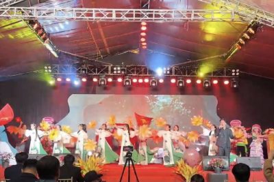 TRƯỜNG MN HOÀNG ANH THAM GIA ĐÊM VĂN NGHỆ ĐÓN BẢNG XẾP HẠNG DI TÍCH DANH LAM THẮNG CẢNH NÚI LỬA NÂM KAR